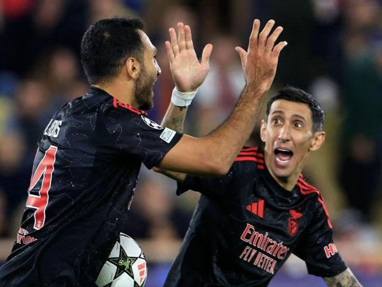 爱游戏体育-加时末段葡超焦点战，本菲卡更衣室发声，压力陡增，身体对抗强度拉满(本菲卡主教练施密特)