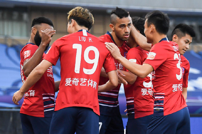 爱游戏APP-赛后法国杯传出新动向，埃因霍温遗憾出局，管理层表态——媒体盛赞，赛季目标并未改变的简单介绍