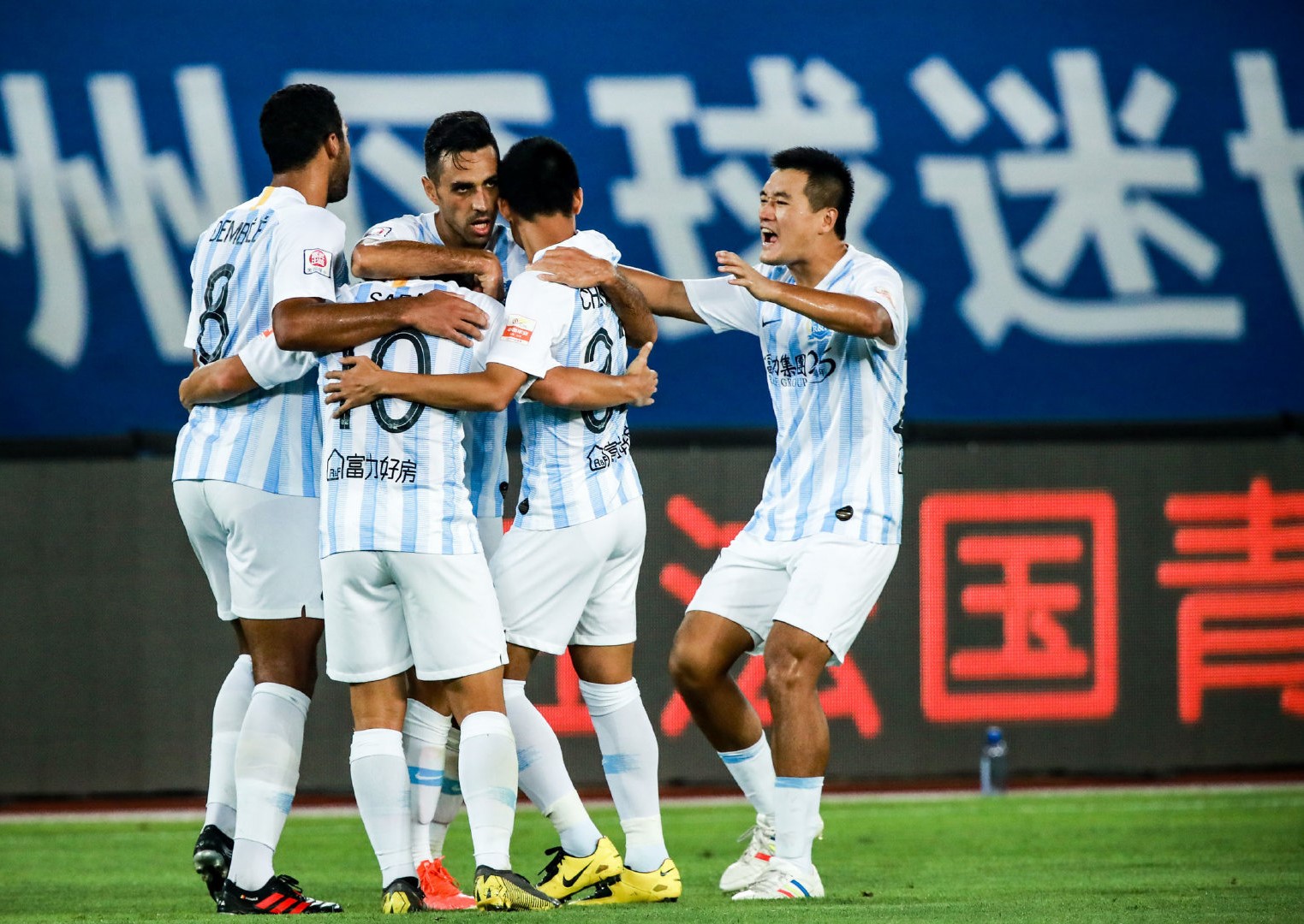 爱游戏-刚刚！风云突变达拉斯独行侠集结日主帅复盘广州队完成体检备战足总杯，国际比赛日尼斯复出首秀的简单介绍